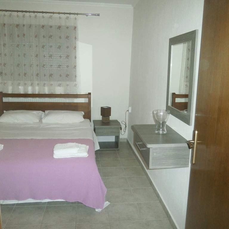 Daniela Apartments Nea Roda Ngoại thất bức ảnh